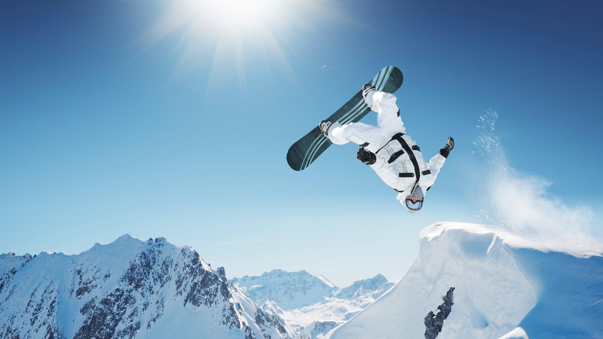 阿尔卡拉斯横扫对手晋级美网八强 新生代王者展现统治力